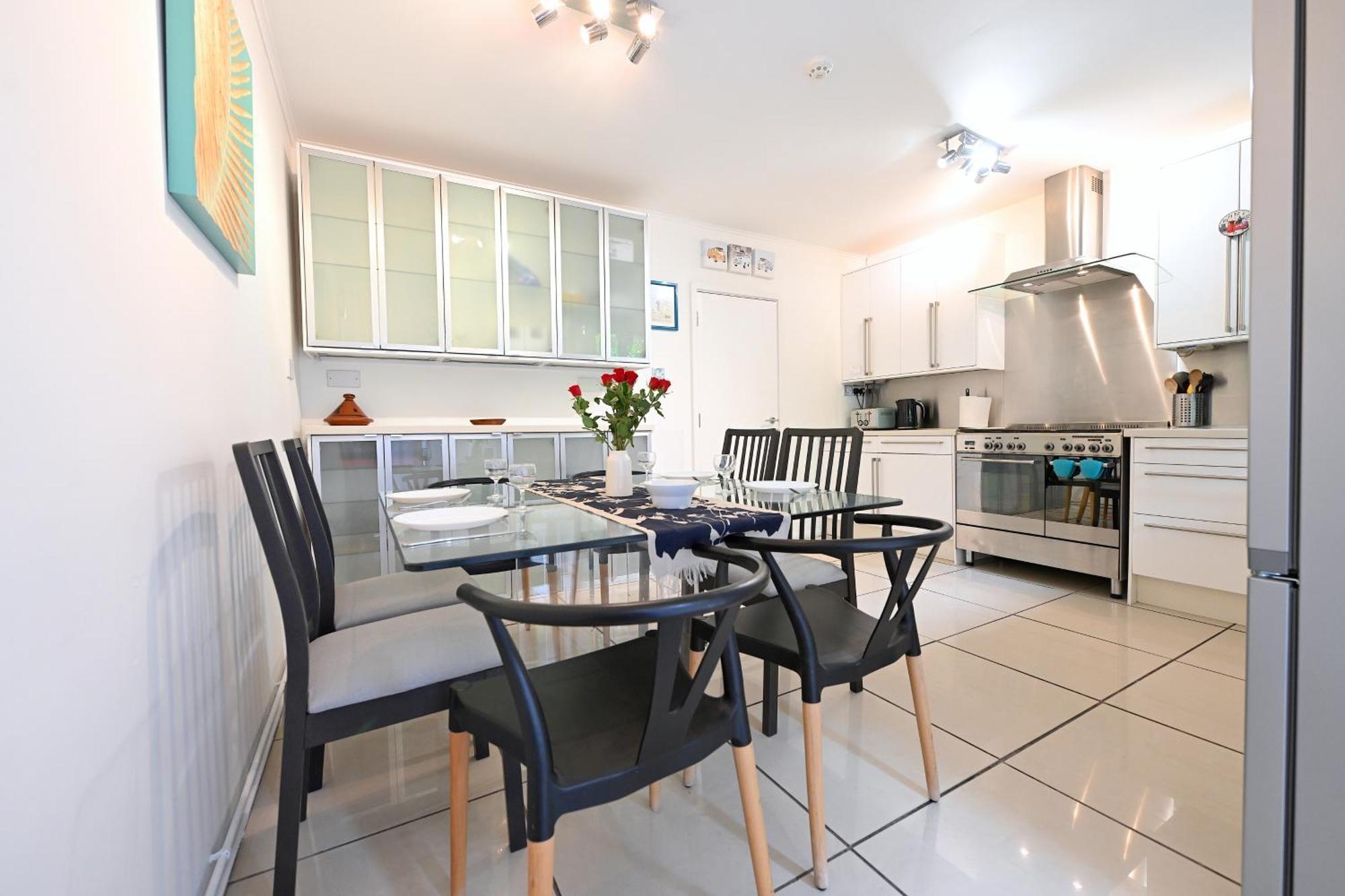 4 Bedroom Patio House Regent'S Park - Parking London Eksteriør billede